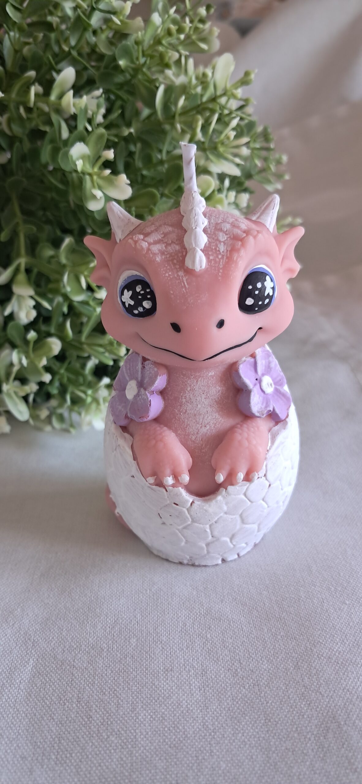 Vela artesanal de fantasía en forma de dragón